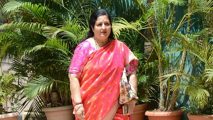 Anuradha Paudwal Rejects Kerala Woman Claiming to Be Her Daughter HD wallpaper