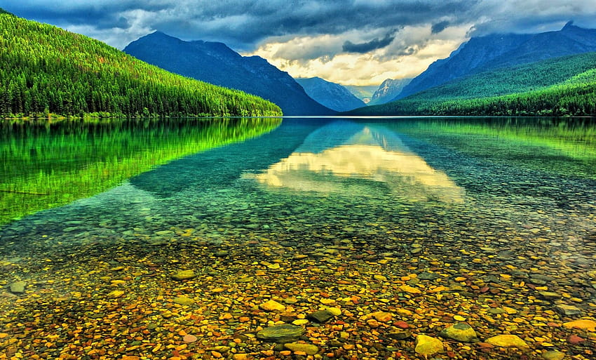 burza, jezioro, pochmurny dzień, zielony, wąwóz, odbicia, wiosna, las, piękny, Montana, góry, krystaliczne wody ::, wiosenne jezioro Tapeta HD