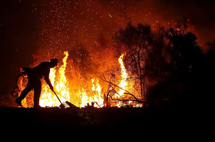 Largest wildfire in CA history expected to be contained in September, wildfires HD wallpaper