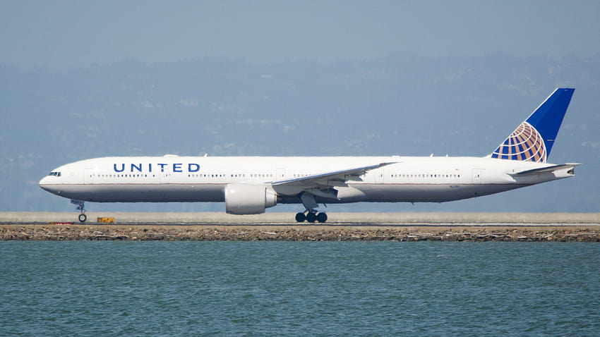 It's about to cost $300 less to fly SFO, united airlines HD wallpaper