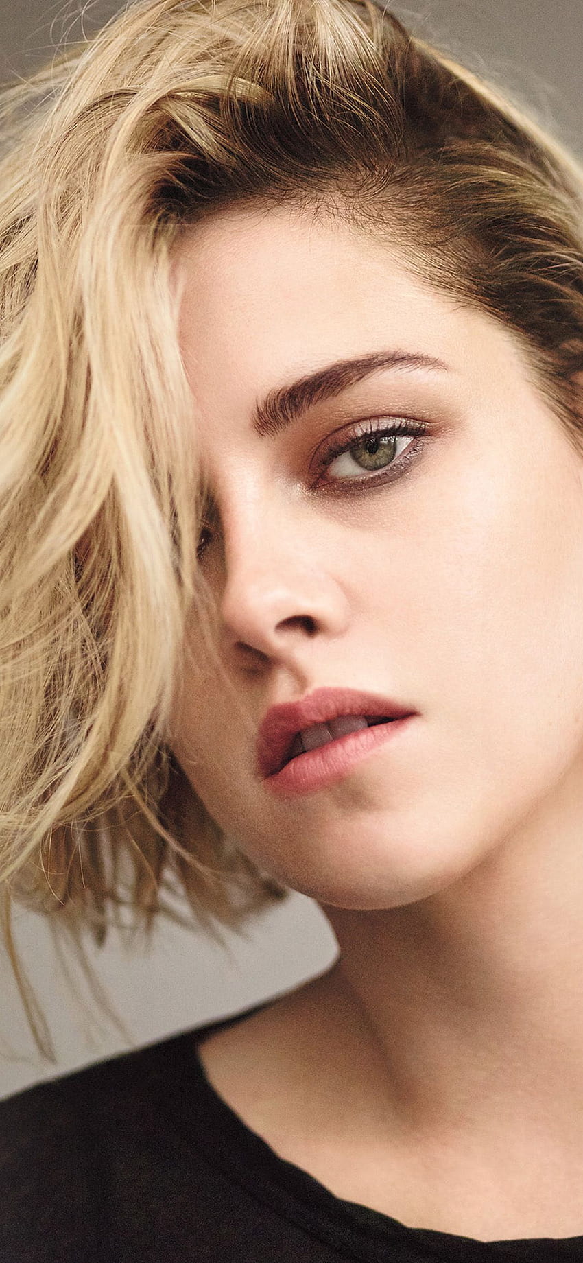 Kristen Stewart is unrecognisable with dramatic new blonde buzzcut