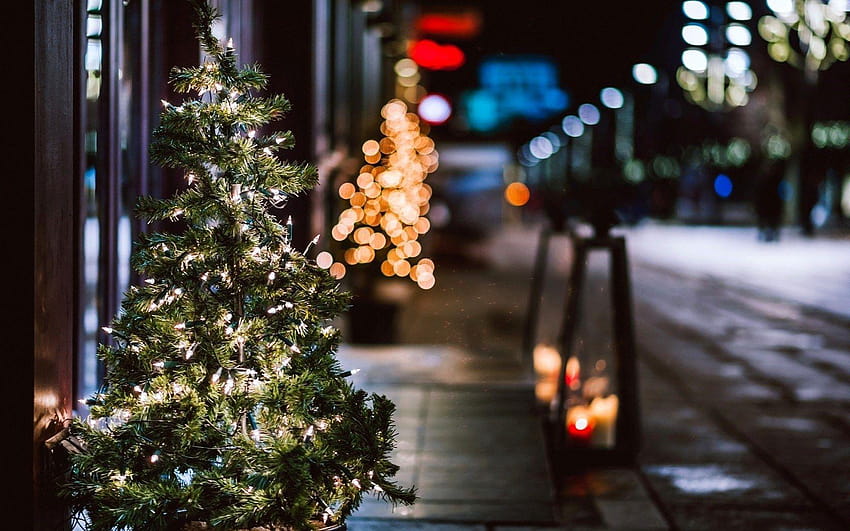 Christmas Tree Garland Lights City Street Night Musim dingin, kota musim dingin Wallpaper HD