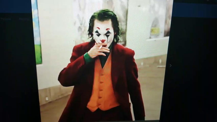 Joaquin Phoenix's Joker Takes a Cigarette Break in New Set, joker smoking joaquin phoenix HD wallpaper