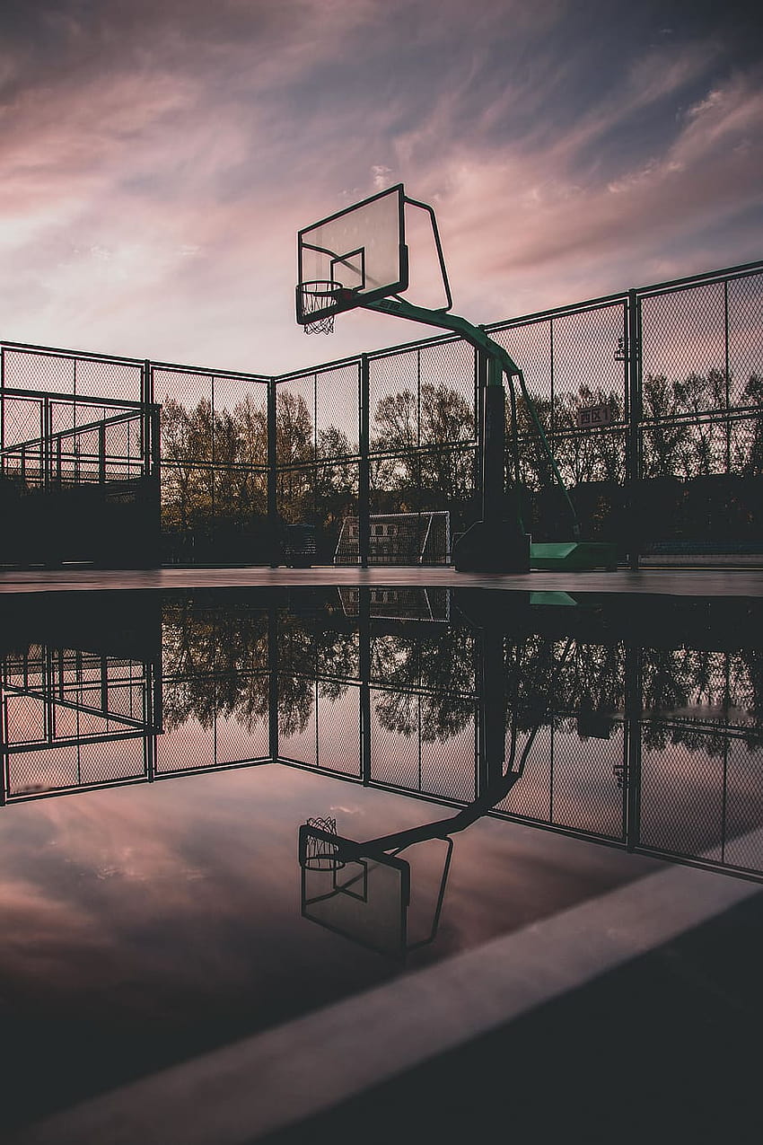 : Silhouette von tragbarem Basketball, Basketball am Strand HD-Handy-Hintergrundbild