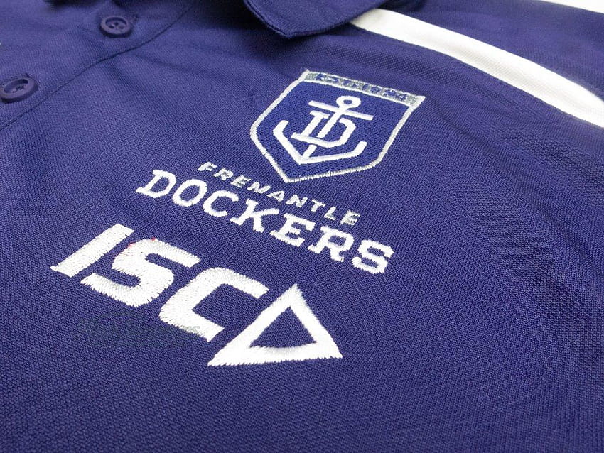 Kup męską koszulkę polo AFL Fremantle Dockers 2018 w Mick Simmons Sport za jedyne 59,99 USD Tapeta HD