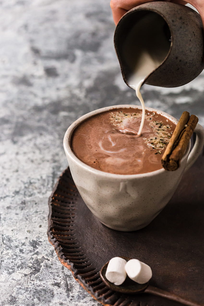 Cioccolata calda al latte di canapa, cioccolata calda autunnale alla cannella Sfondo del telefono HD