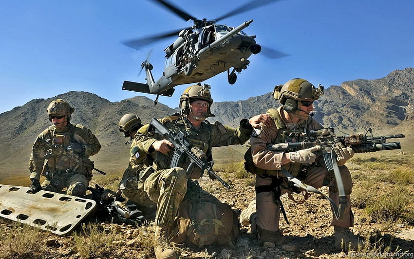 Żołnierze armii australijskiej siedzący w rzędach Tapeta HD
