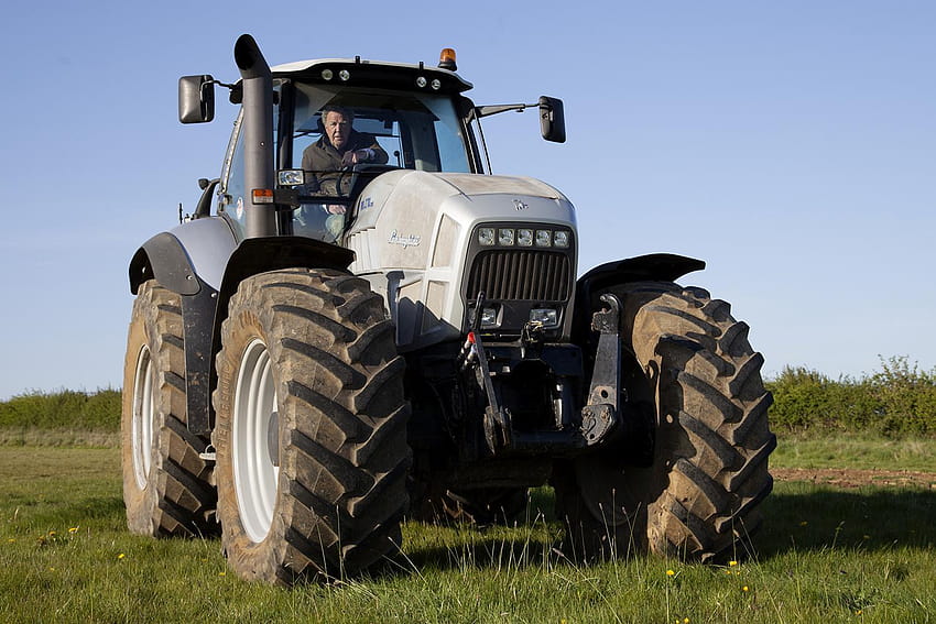 Farmer Clarkson: Jeremy mows his meadow with a Lamborghini tractor HD wallpaper
