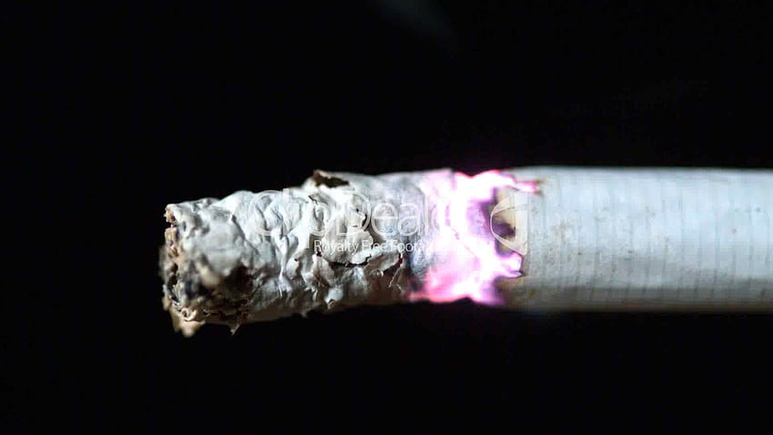 Cigarette burning on black backgrounds close up: Royalty, cigarette burning close up graphy HD wallpaper