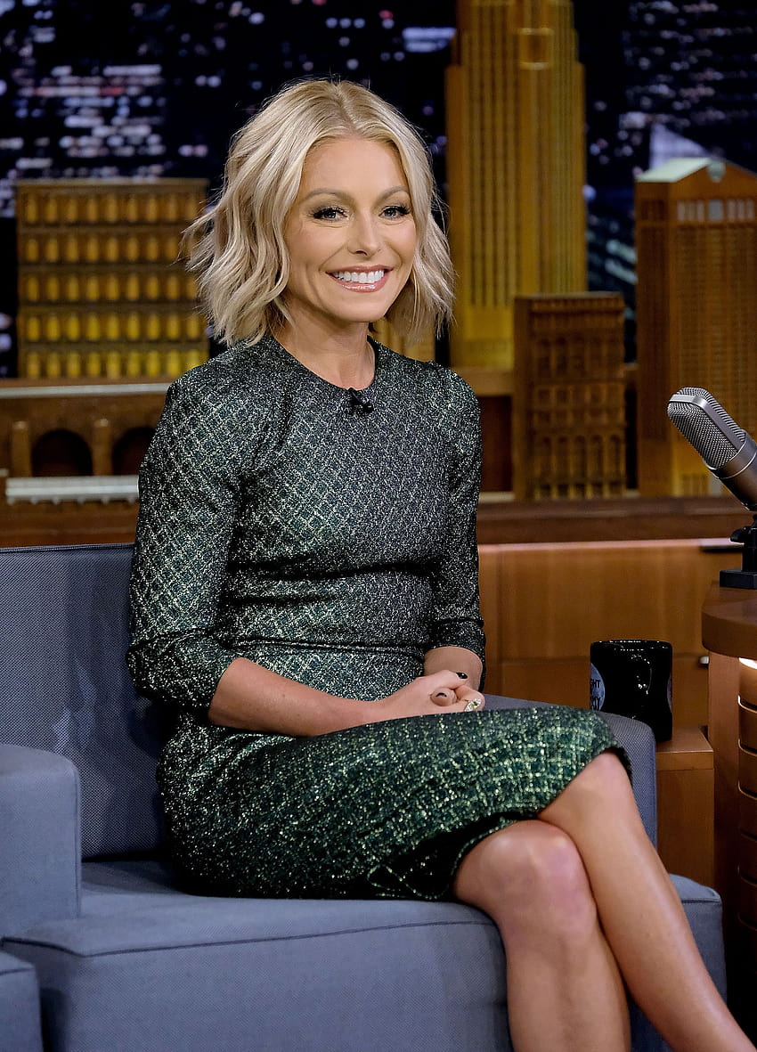 Kelly Ripa's Super Toned Abs And Booty Will Make Your Jaw Drop HD phone wallpaper