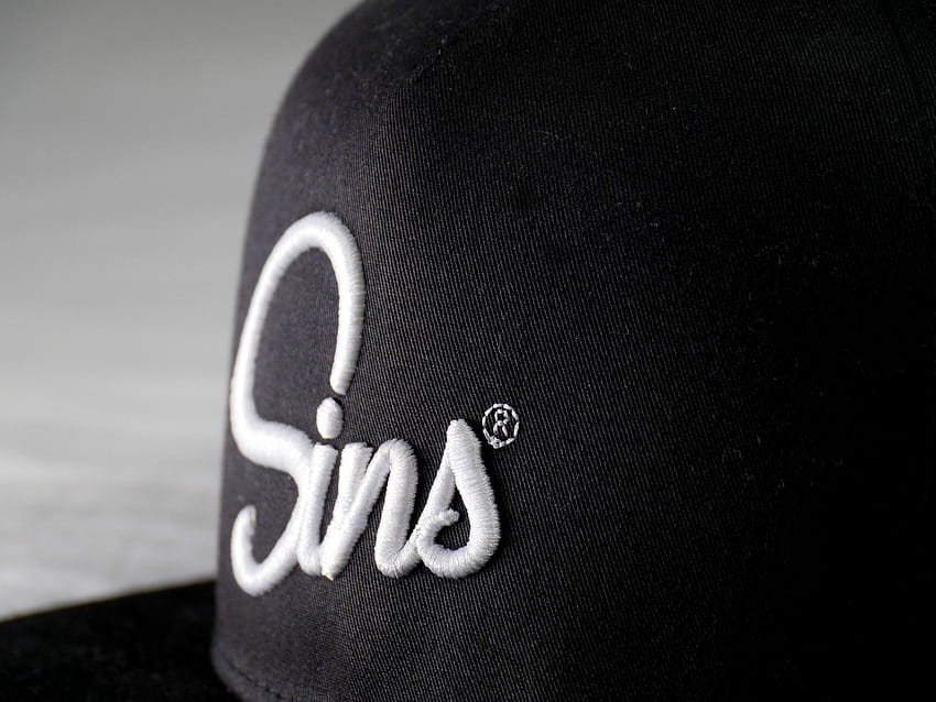 หมวกปักโลโก้ Sins โดย Johnny Sins และ Kissa Sins วอลล์เปเปอร์ HD