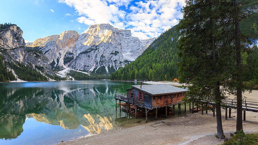 Hotel in the italian Dolomites, braies lake dolomites HD wallpaper