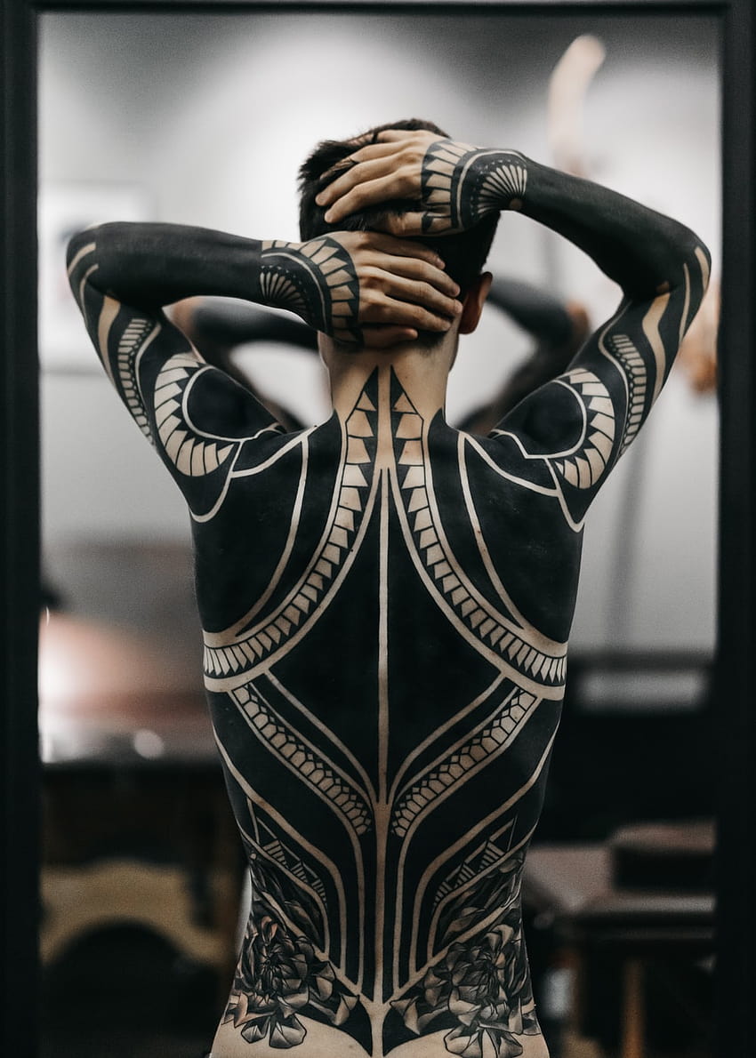 osoba nosząca tatuaże na całe ciało – miasto Kijów Tapeta na telefon HD