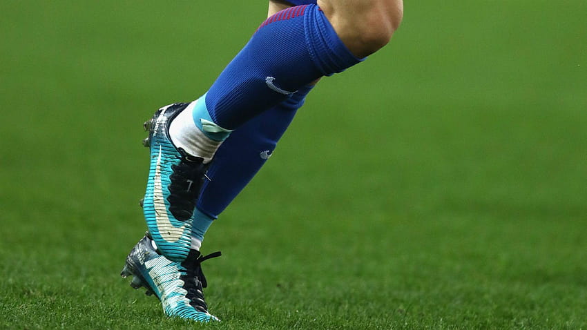 What football boots do Lionel Messi, Cristiano Ronaldo, Neymar & the, nike studs HD wallpaper