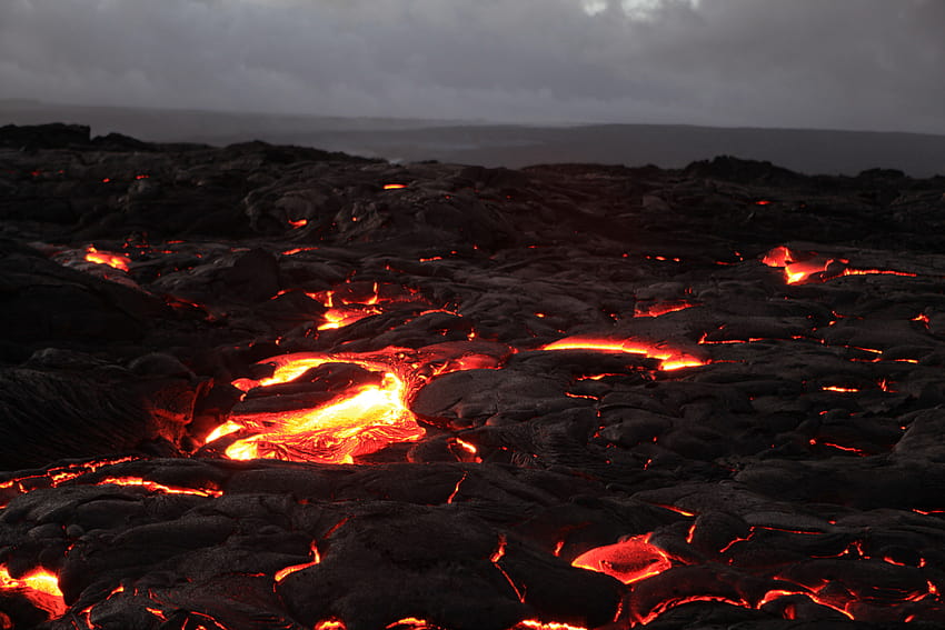 Lava Thrown Up By The Volcano, volcano lava HD wallpaper