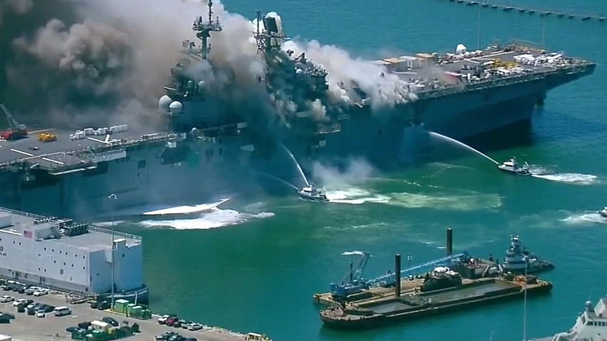 Urzędnicy prowadzą śledztwo w sprawie 21 marynarzy, cywilów hospitalizowanych w wyniku eksplozji statku marynarki wojennej w San Diego, amerykańskich marynarzy Tapeta HD