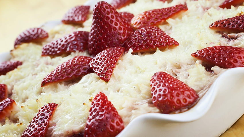 Strawberry Rice Pudding HD wallpaper