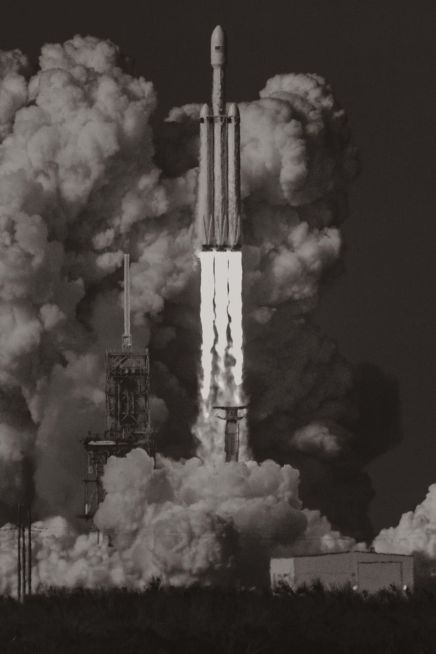 Roket SpaceX Falcon Heavy meluncurkan asap gelap, peluncuran roket smartphone wallpaper ponsel HD