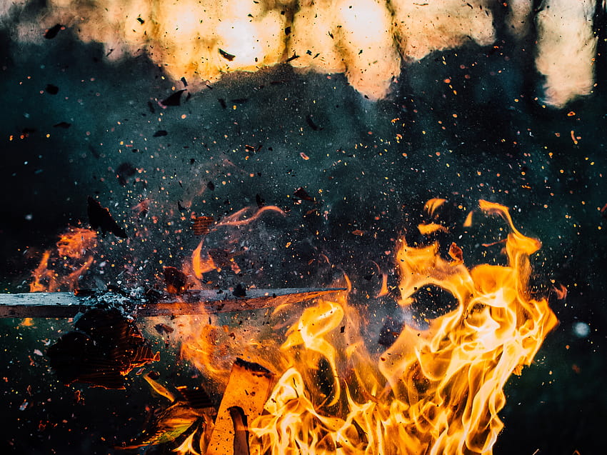 Blaze жар експлозия огън пламък пламтящи горещи хартиени частици пръчка дърво, огнени частици HD тапет
