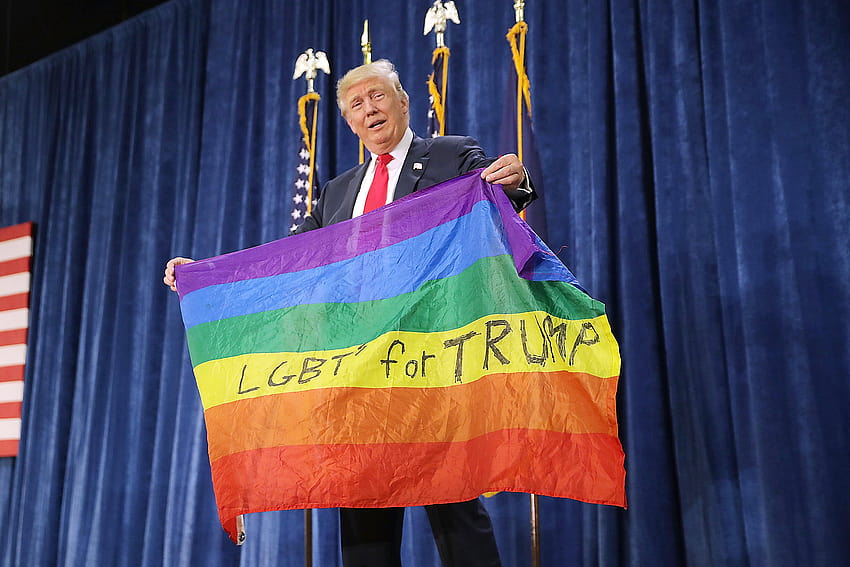 Inclusivo ou hipócrita? Críticas mistas para a mercadoria LGBTQ da campanha de Trump papel de parede HD