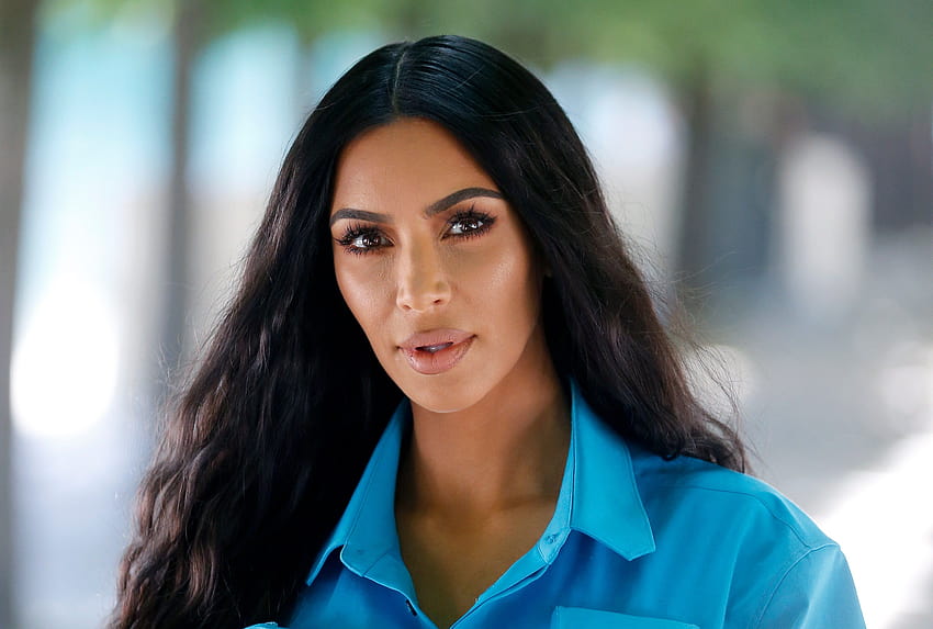 Kim Kardashian Broke Social Distancing to See Kylie Jenner, kim kardashian close up u HD wallpaper