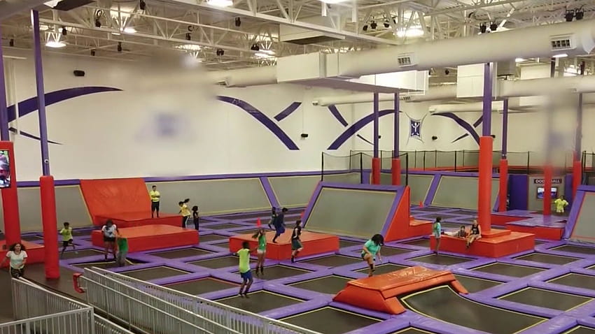 Texas family warns of dangers at indoor trampoline parks HD wallpaper