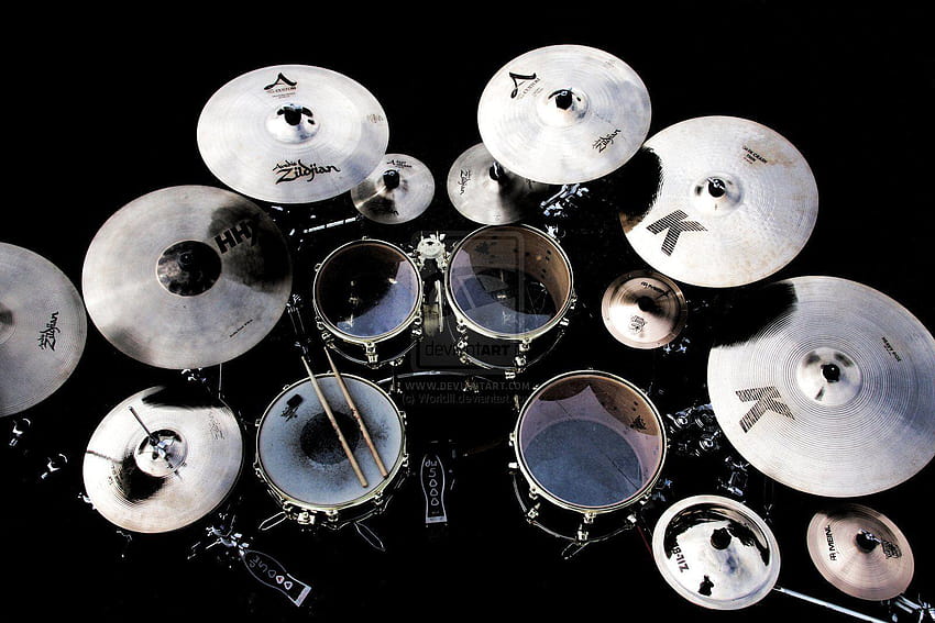 DW-Drum-Kit mit schönem Zildjian-Set, auch wenn einige sehr weit entfernt erscheinen, DW-Drum-Set HD-Hintergrundbild