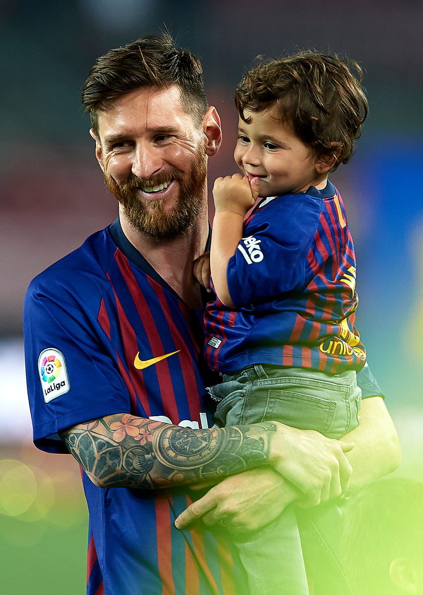 Le fils de Messi, Mateo, a été invité à rejoindre le Real Madrid par l'ancien défenseur Arbeloa après que son père a révélé que le jeune célèbre les buts de Los Blancos, mateo messi Fond d'écran de téléphone HD