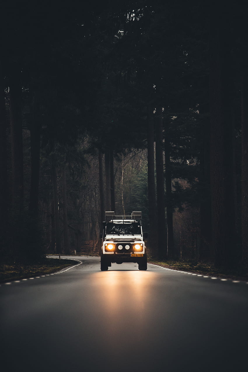 Bereisen Sie die Welt mit einer Kamera und einem Jeep-Auto, dem besten mobilen Abenteuerauto HD-Handy-Hintergrundbild