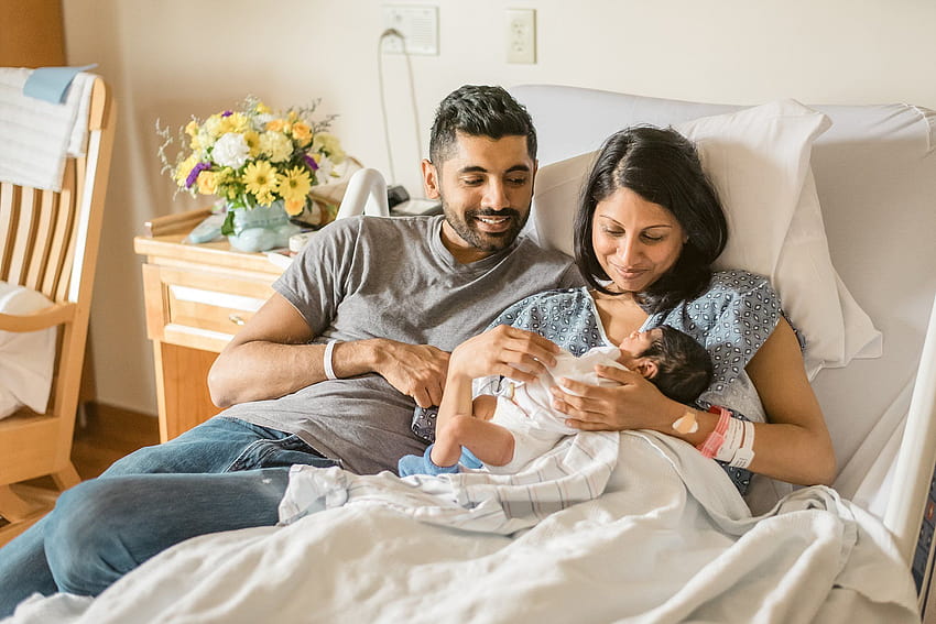 Neugeborenes Baby im Krankenhaus mit Mama und Papa, Mama, Papa, Baby HD-Hintergrundbild