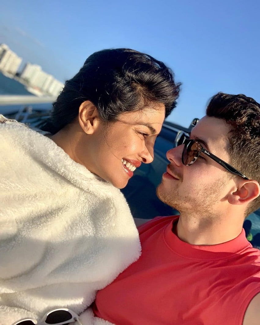 Romantyczna para celebrytów Priyanka Chopra i Nick Jonas, para aktorek z południa Tapeta na telefon HD