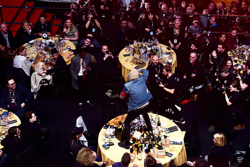 Bring Me the Horizon: Destroying Coldplay's NME Table Nie było, przynieś mi horyzont amo Tapeta HD