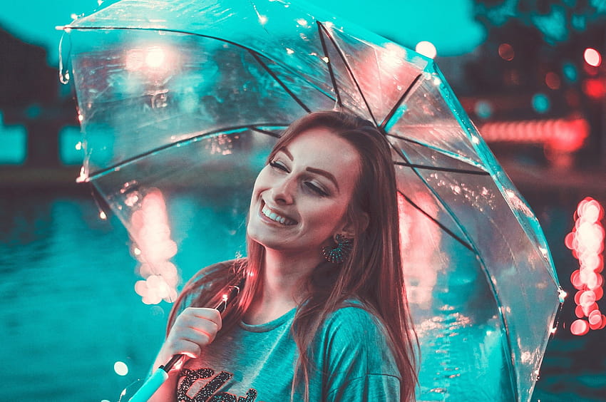 2560x1700 Mujer, Sonriendo, Paraguas transparente, Bokeh, elegante fondo de pantalla