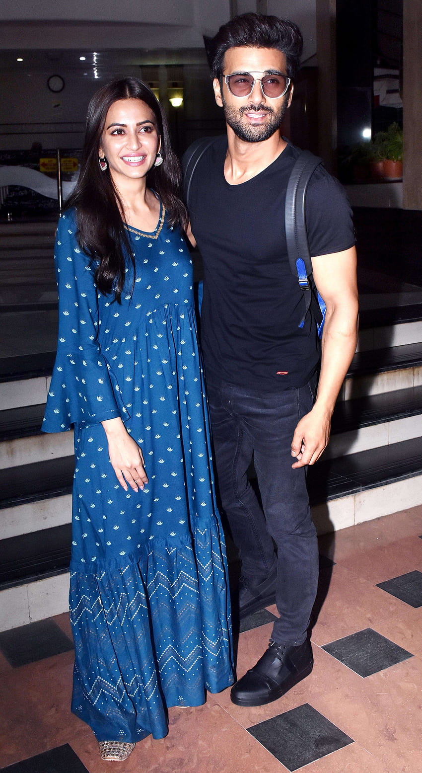 Love birds Pulkit Samrat and Kriti Kharbanda pose for together as the get snapped outside Anees Bazmee's office HD phone wallpaper