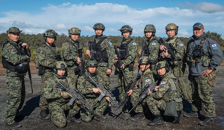 Miembros de las Fuerzas Especiales del Ejército de la República de Corea en AASAM [2048 x 1189] • /r/MilitaryPorn fondo de pantalla
