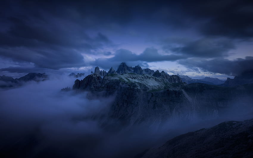 Nuages ​​sombres sur les montagnes Ultra, nuage ultra Fond d'écran HD