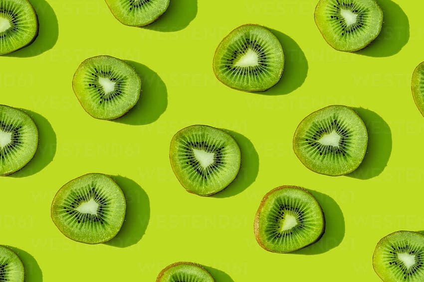 Kiwi fruit pattern on green backgrounds stock HD wallpaper