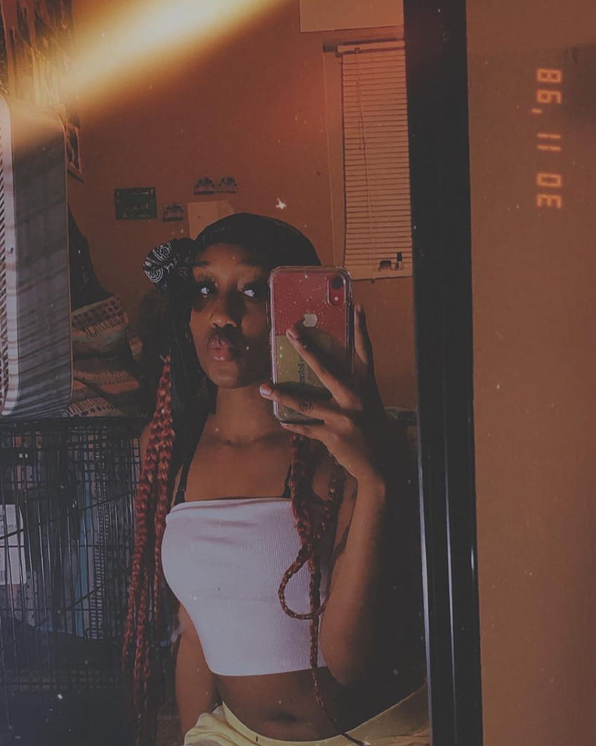 black girl mirror selfie