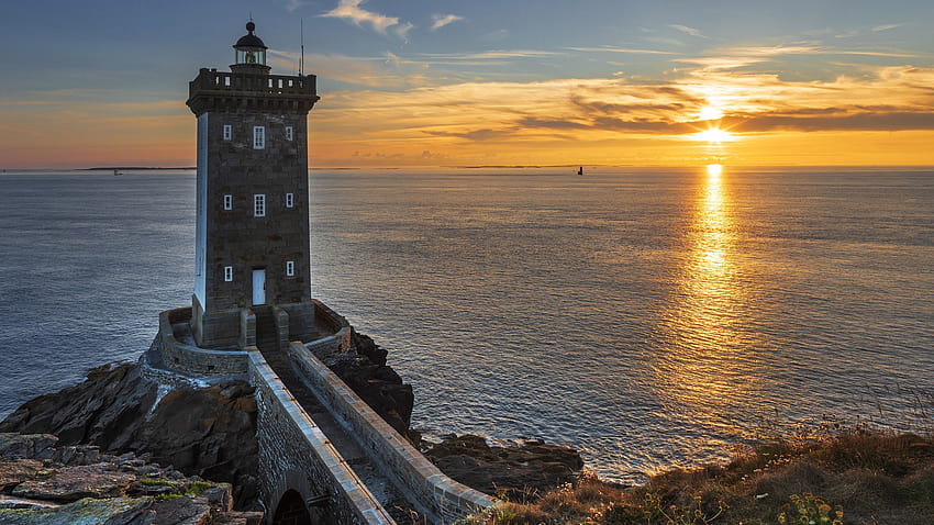 Latarnia morska Kermorvan o zachodzie słońca, Le Conquet, Finistère, Bretania, Francja, latarnia morska Francja Tapeta HD