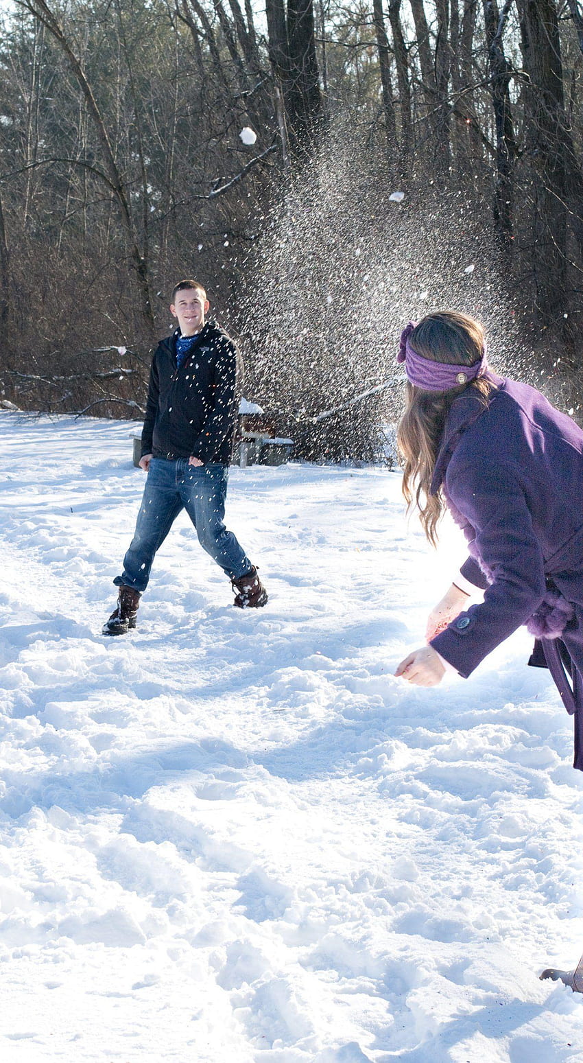 Snowball Fight Winter Young Playing Outdoors Couple Man, snowball fights HD phone wallpaper