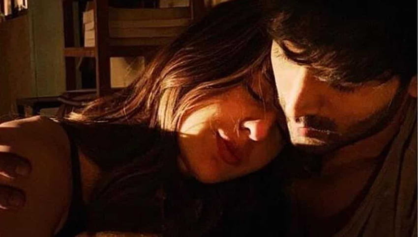 Sara Ali Khan e Kartik Aaryan condividono una romantica prima , love aaj kal 2 Sfondo HD