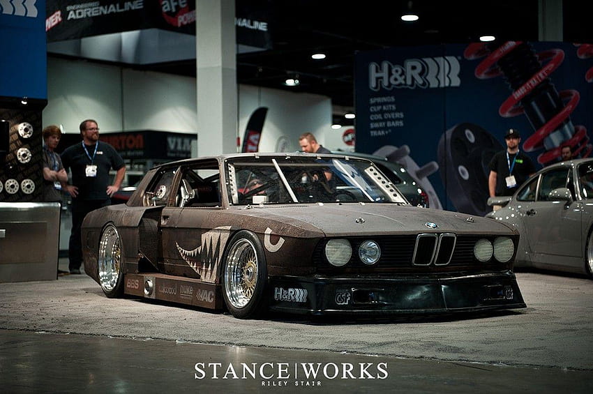 This Rusty Old BMW E28 5 Series Is Actually a Race Car HD wallpaper