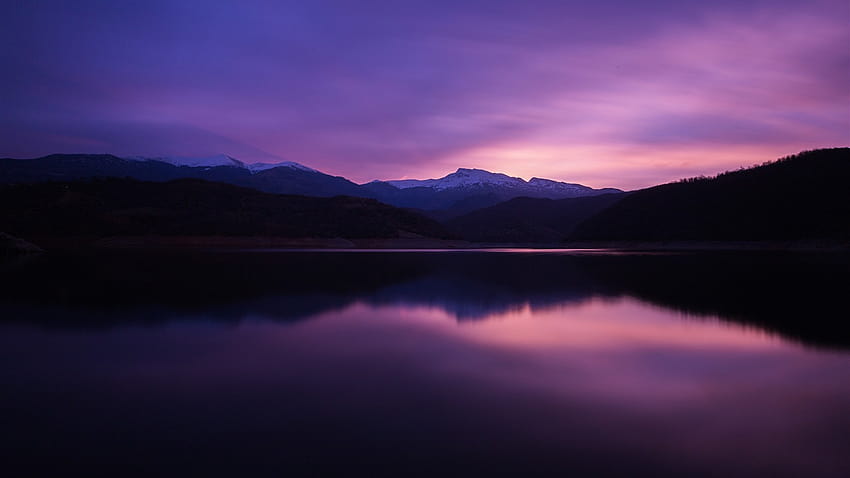 밤의 고요한 호수 풍경 HD 월페이퍼