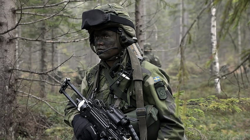 Swedish Army Ranger during basic training HD wallpaper