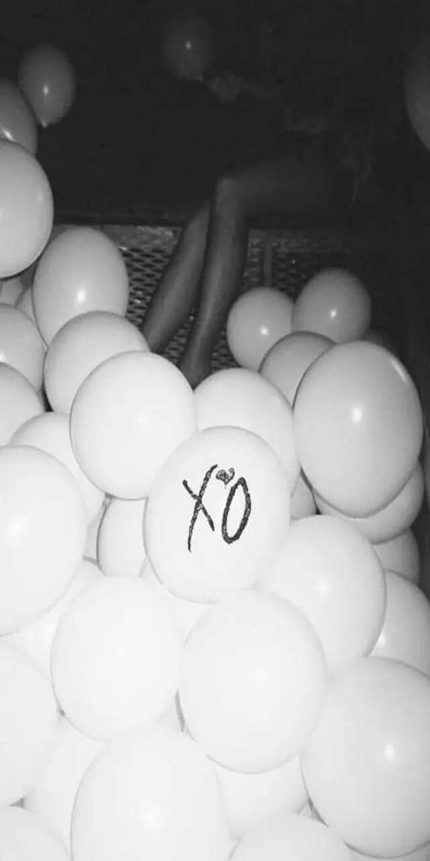 Раси Мур в The Weeknd, къща от балони HD тапет за телефон