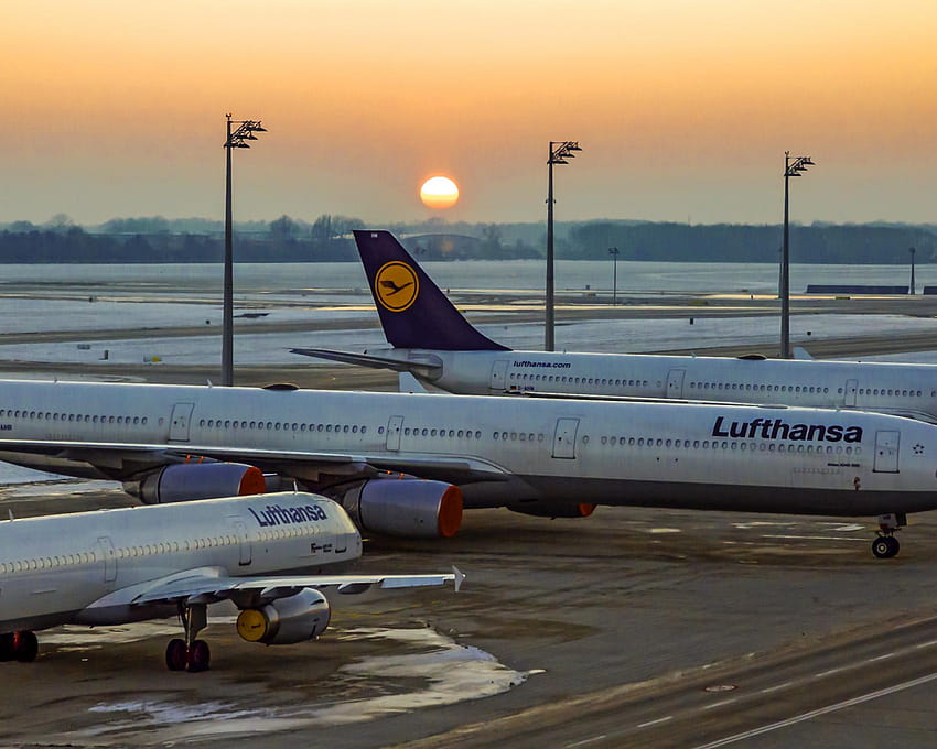 Lufthansa A380 800 Touch Down At Hamburg Airport Lufthansa A321 [2560x1440] for your , Mobile & Tablet HD wallpaper