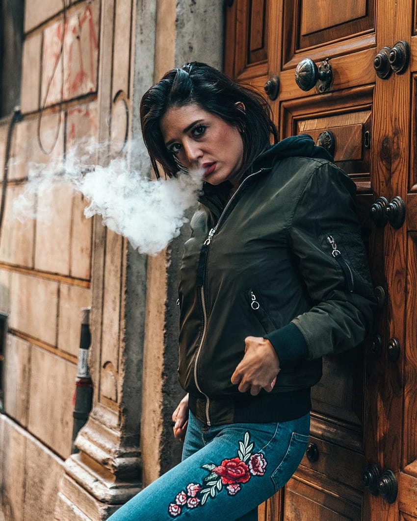 50 Girl Smoking [HQ], winter girls hidden HD phone wallpaper | Pxfuel