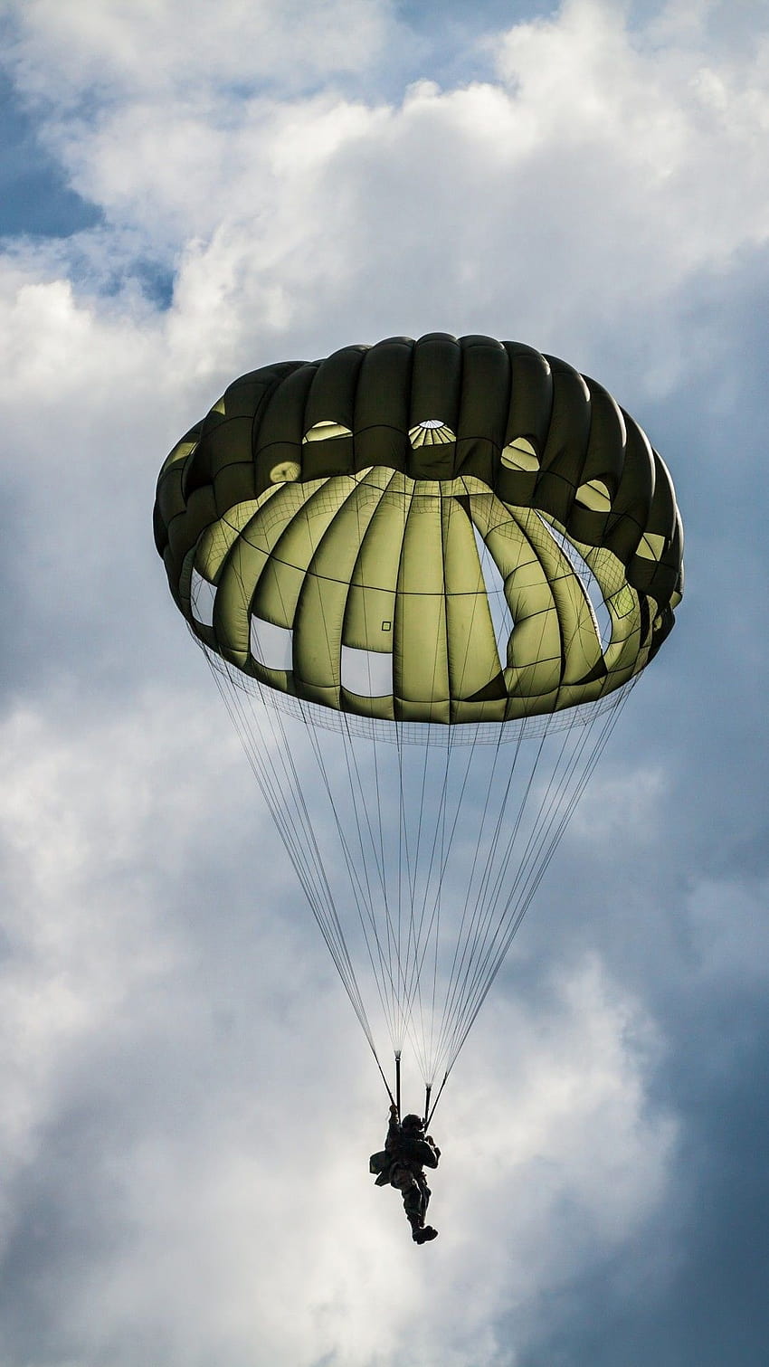 Salto en paracaídas iPhone 6 / 6 Plus y iPhone 5/4, paracaidistas fondo de pantalla del teléfono