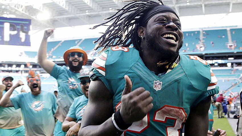 Dolphins' Jay Ajayi gave the boot to soccer and has thrived in HD wallpaper