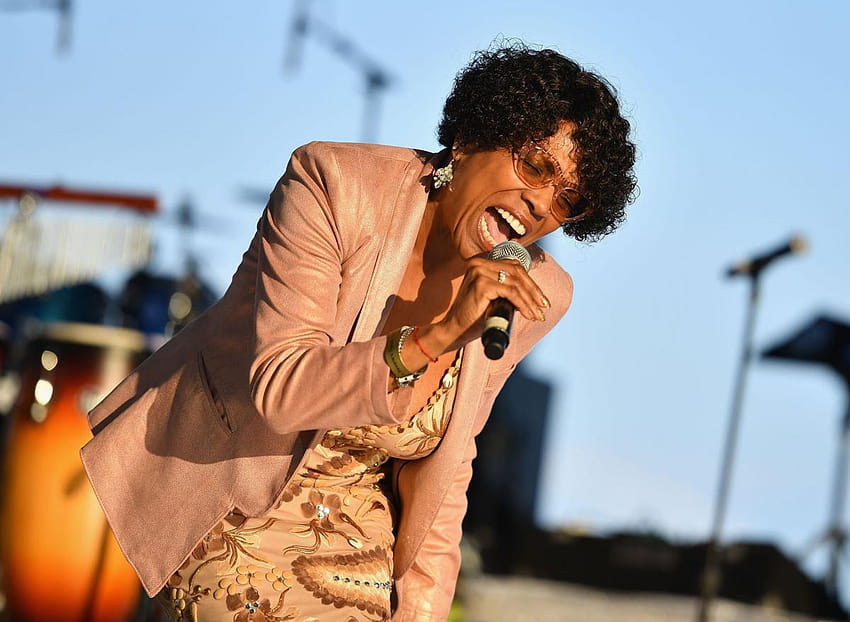 Gladys Knight gets slammed for Super Bowl gig